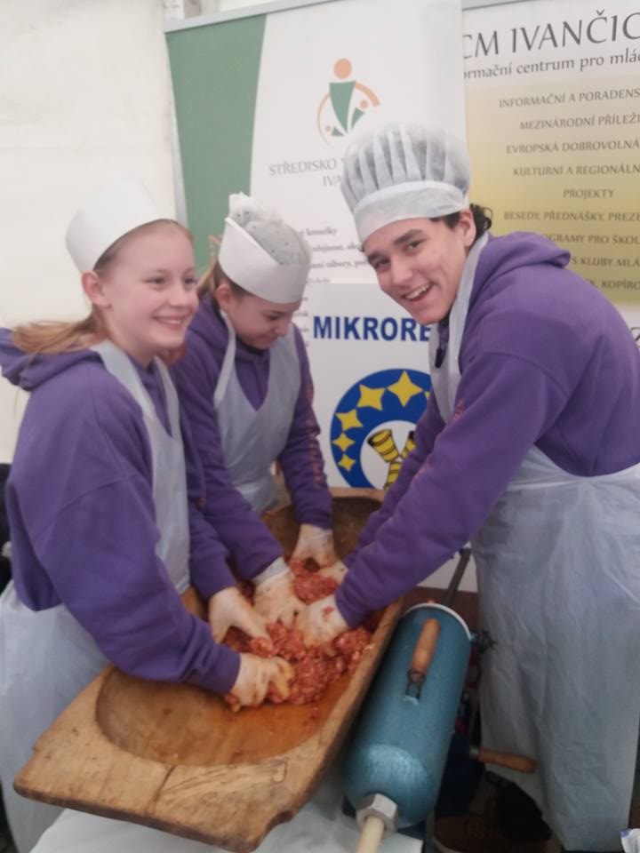 28058549_1596720357032188_8146054816310256948_n