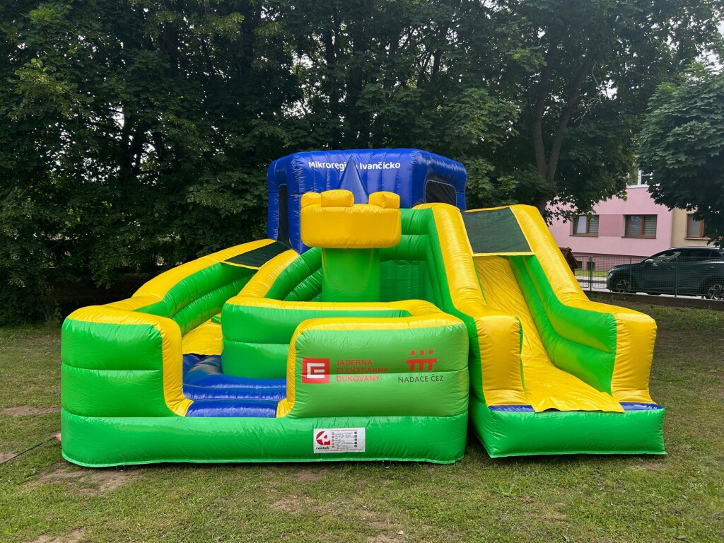 Nafukovací skluzavka