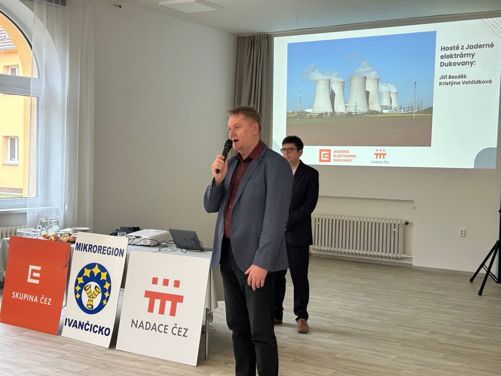 Tiskový mluvčí JE Dukovany Jiří Bezděk na setkání seniorů v Ivančicích